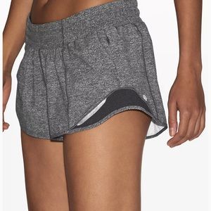 Lululemon Hotty Hot Low-Rise Short 2.5”
